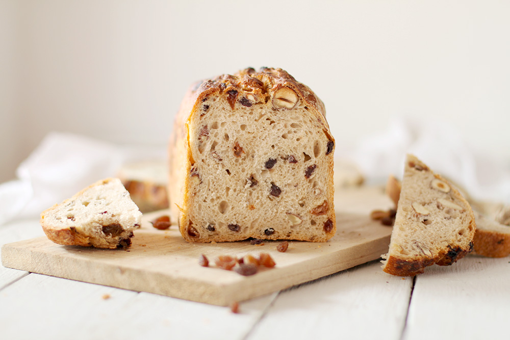 Pan de molde con avellanas y pasas