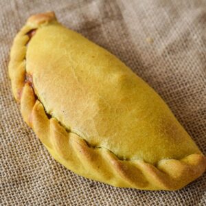 Cocarroi vegano de cúrcuma y pisto