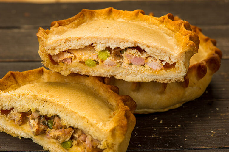 Empanada de carne y guisantes