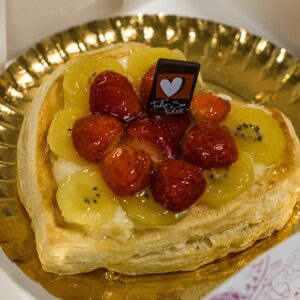 Mini hojaldre de frutas y crema