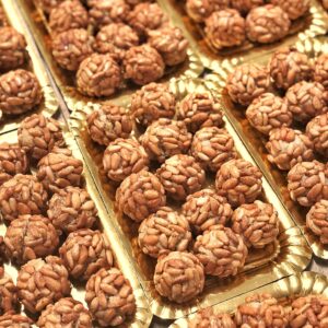 Panellets de piñón Forn Coves